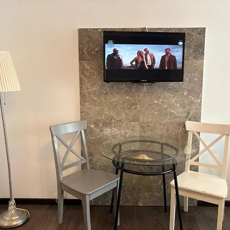 Apartman K - Garsoniera Pat Dublu Si Canapea Extensibila